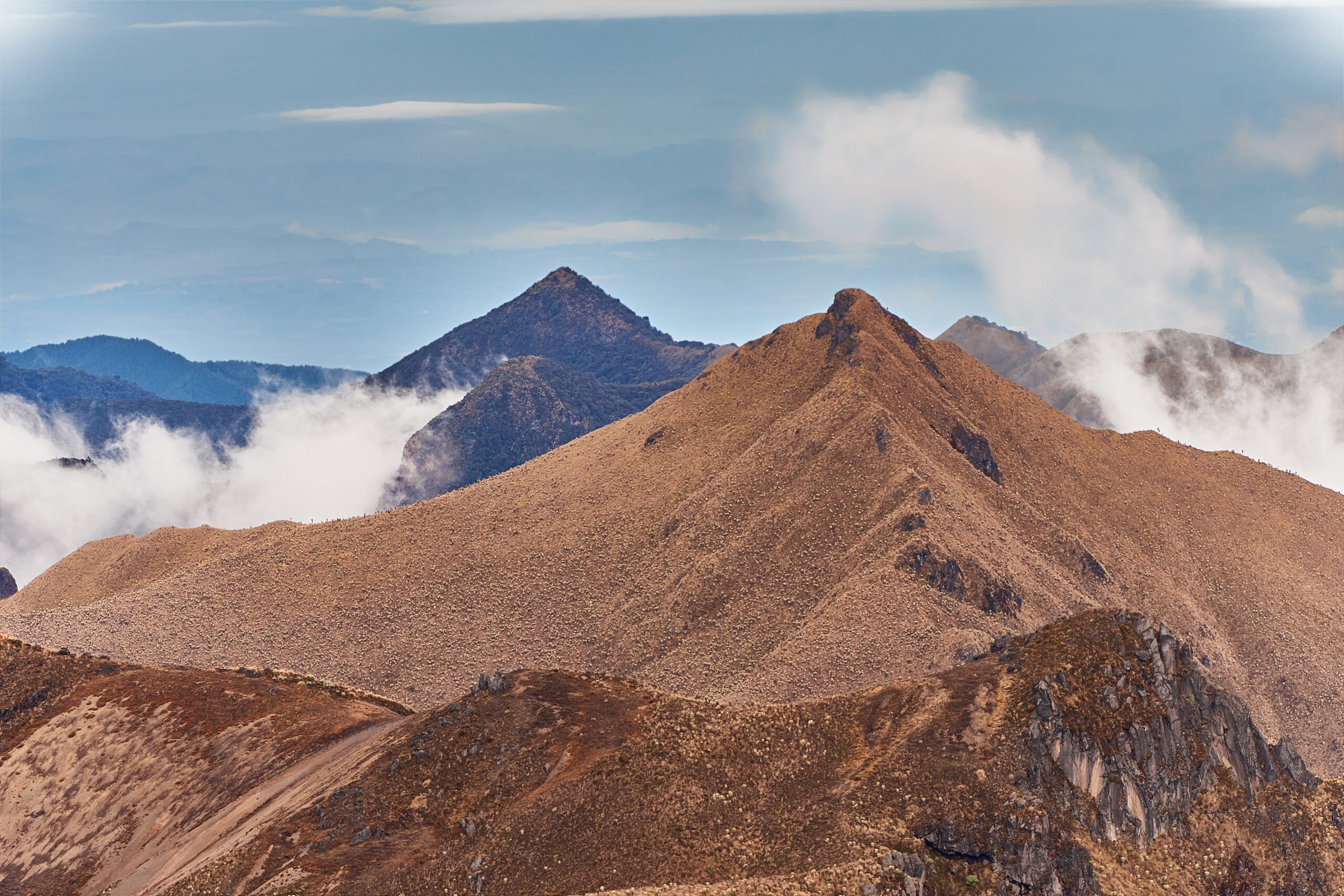 A media mañana, paisaje desde el Nevado del Tolima, 2024