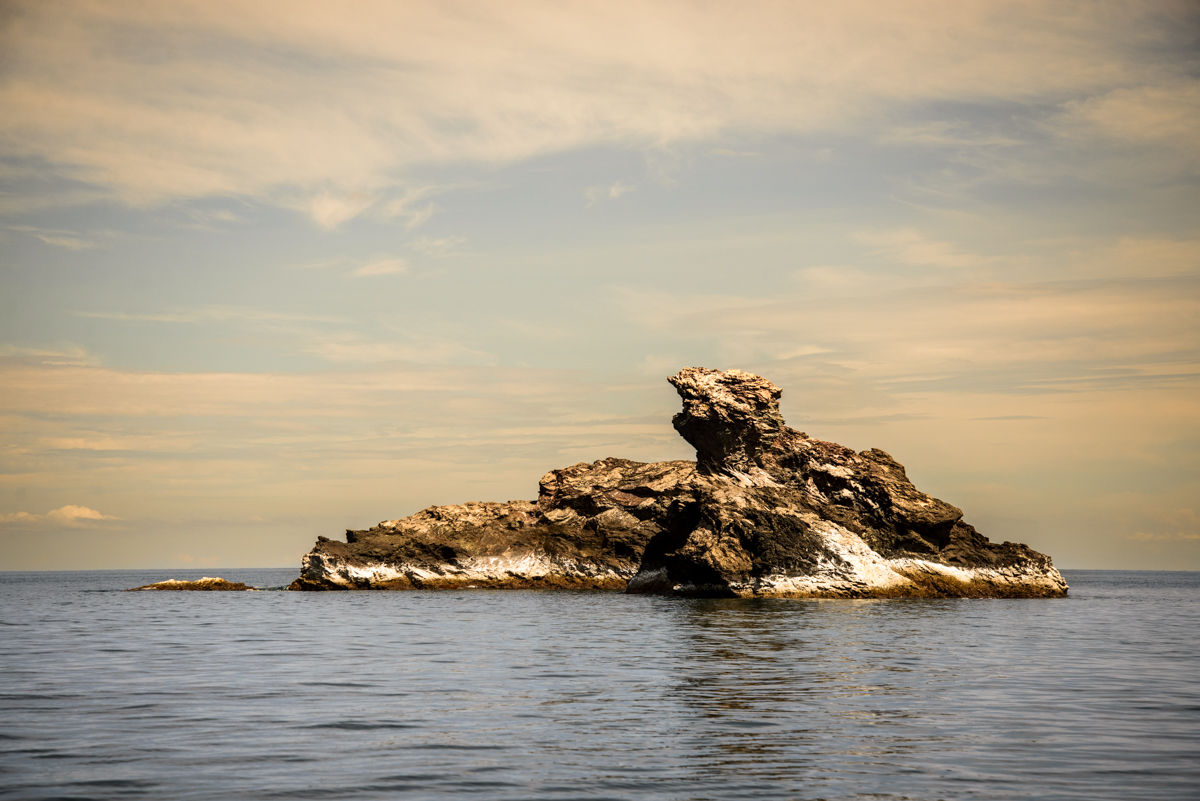 Roca Solitaria en el Mar Caribe, 2019